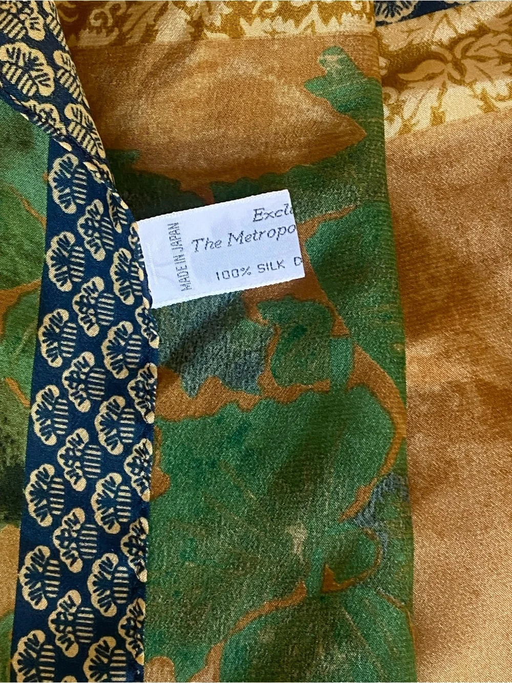 The metropolitan Museumyy of Art Ailk Floral Silk  Vintage scarf